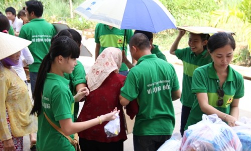 CLB Phong Thủy Huỳnh Mai Chăm sóc và tặng quà cho các Hộ nghèo ở Cần Giuộc – Long An