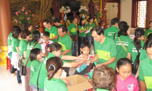 CLB Phong Thủy Huỳnh Mai Tổ chức trao tặng quà cho Học sinh nghèo, Trẻ mồ côi hiếu học ở Quận 3 và Nhơn Trạch, Đồng Nai