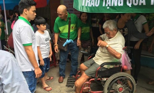 Chương trình trao tặng quà cho Trẻ Em Nghèo, Trẻ mồ côi, khuyết tật. Người già neo đơn ở Bếp cơm tình thương Huỳnh Mai, số 19 đường Rạch Bùng Binh, P.10, Q.8, TP.HCM.